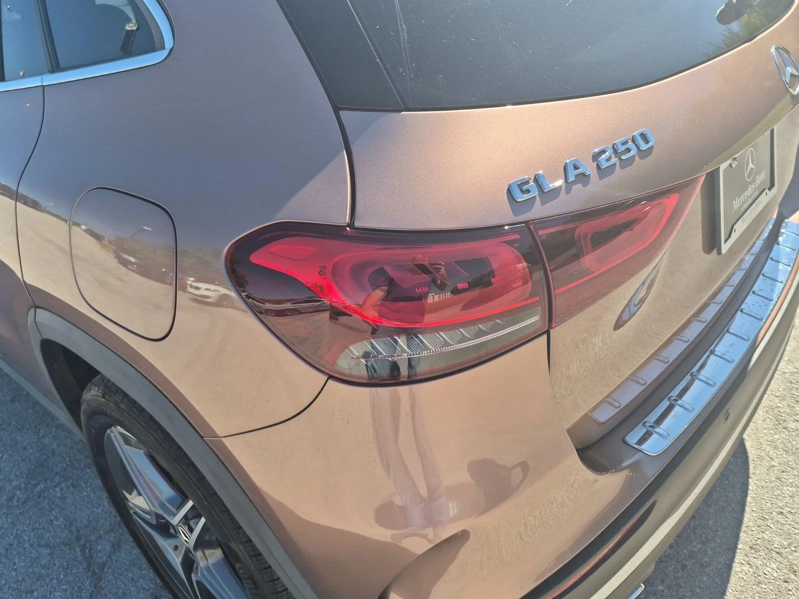 Used 2021 Rose Gold Metallic Mercedes-Benz GLA 250 image 11