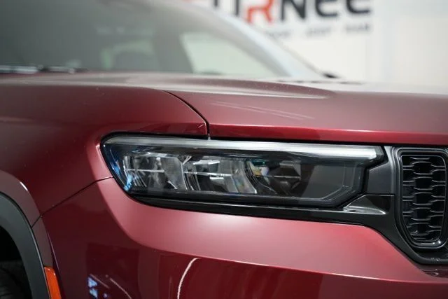 New 2025 Velvet Red Pearl-Coat Exterior Paint Jeep Altitude X image 45
