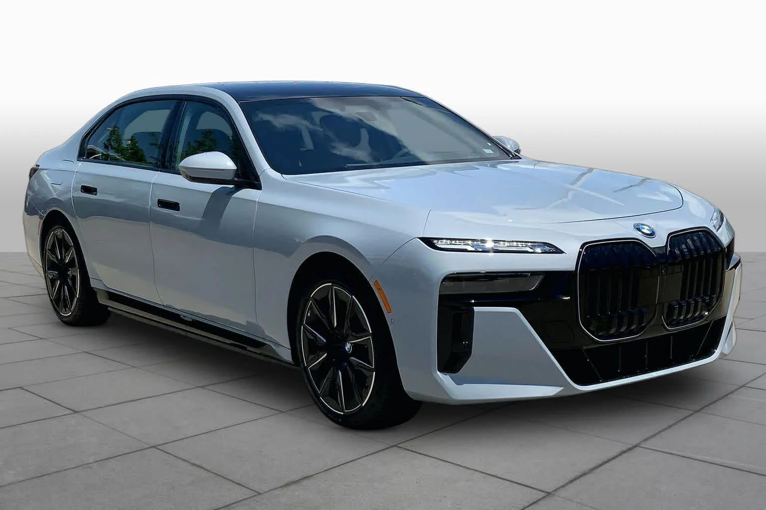 New 2026 Brooklyn Grey Metallic BMW 750e xDrive image 2