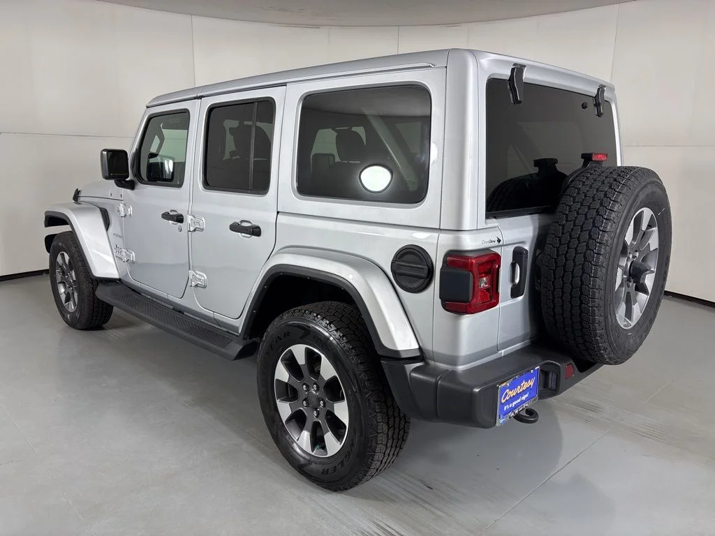 Used 2022 Silver Zynith Clearcoat Jeep Unlimited Sahara image 6