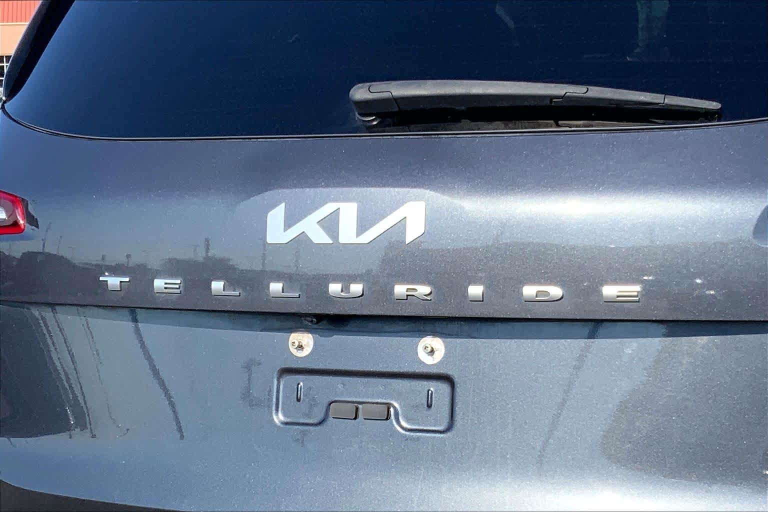Used 2022 Gravity Grey Kia EX image 27