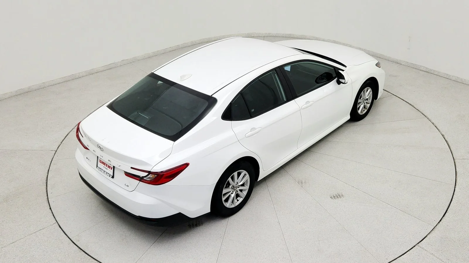 Used 2025 White Toyota LE image 19