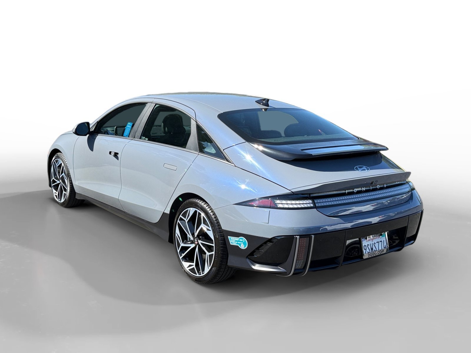 Certified Used 2025 Blue Hyundai SEL image 3