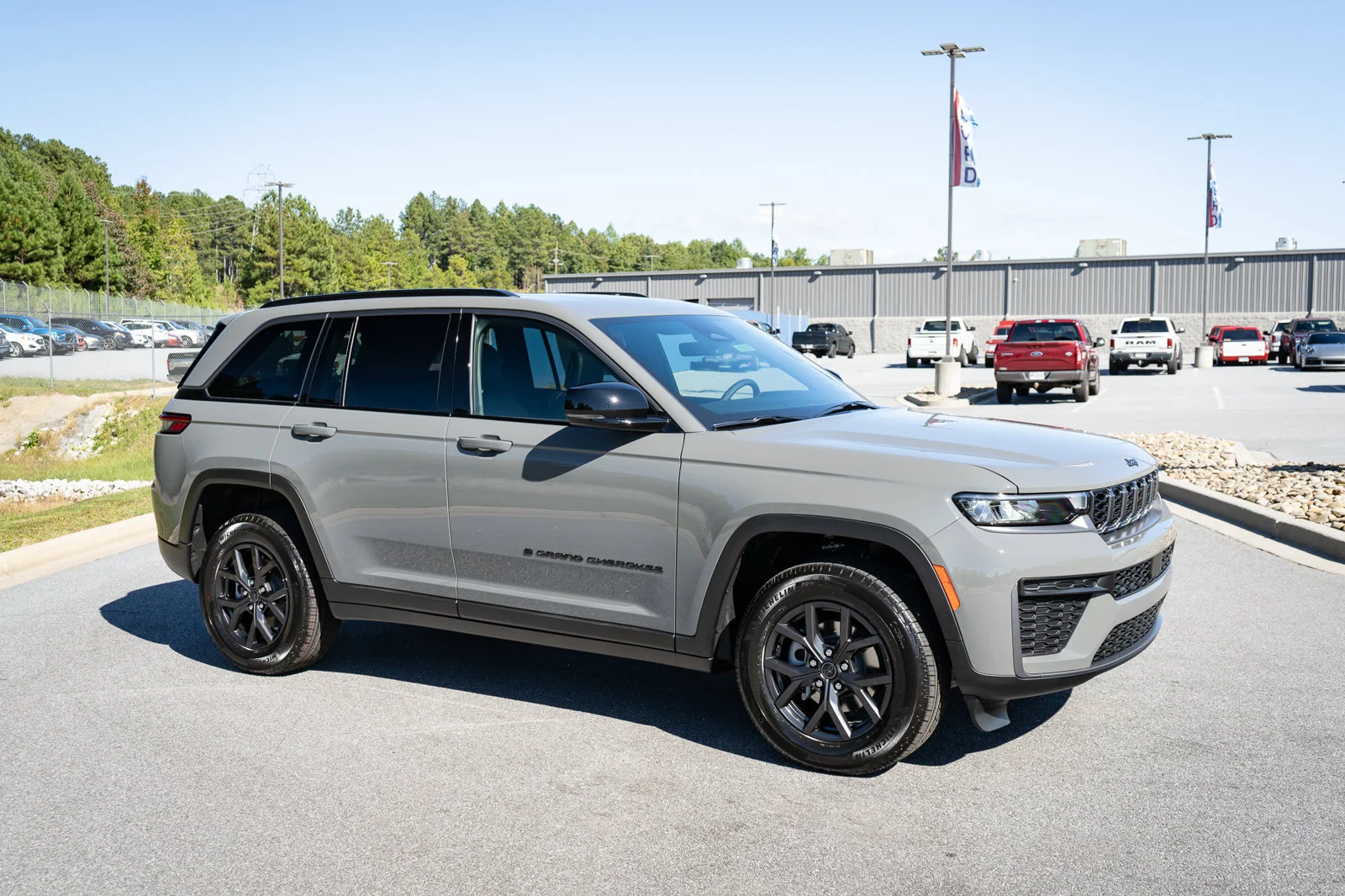 New 2027 Sting-Gray Clearcoat Jeep Altitude image 12
