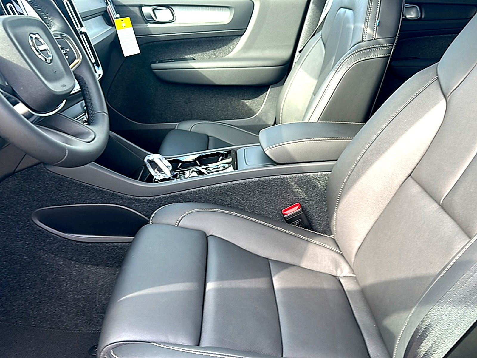 2026 Volvo XC40 Plus - Photo 10