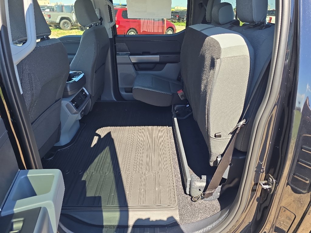New 2026 Agate Black Metallic Ford XLT image 30