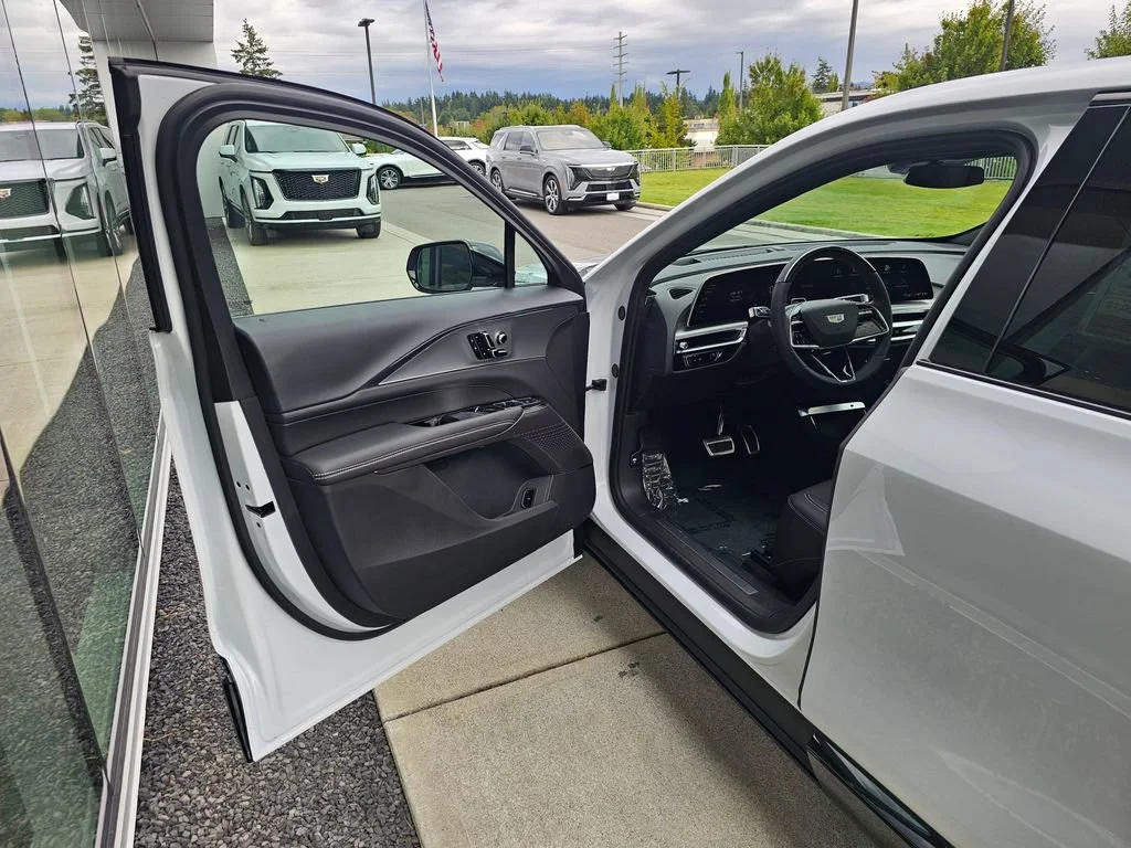 New 2027 Vibrant White Tricoat Cadillac Sport image 18