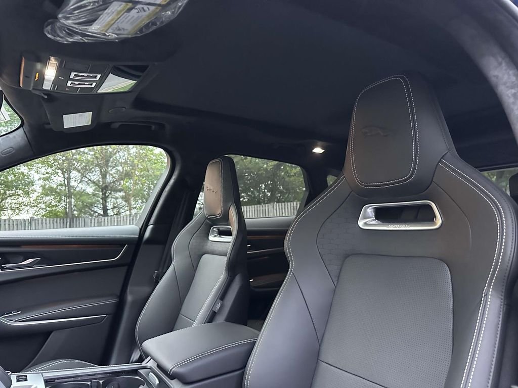 2026 Jaguar F-Pace R-Dynamic S - Photo 13
