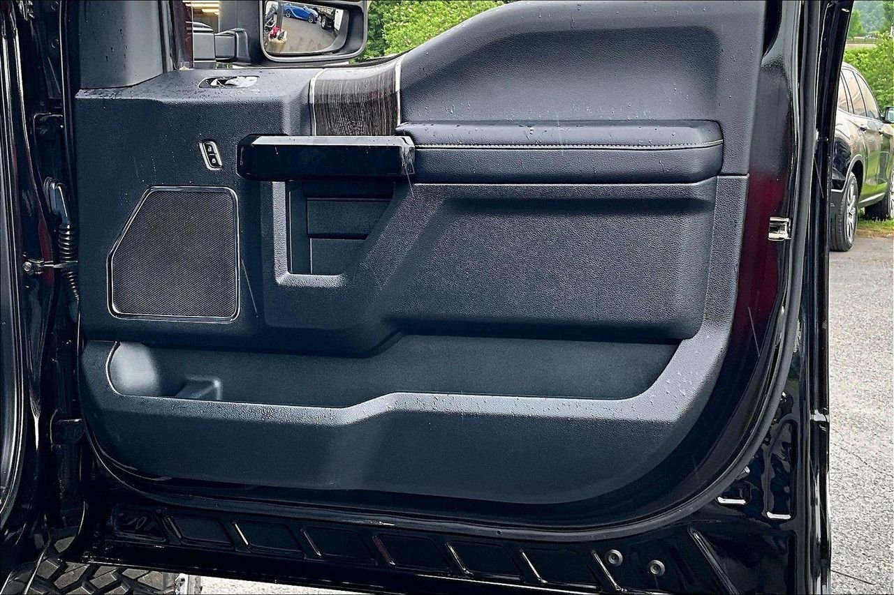 Used 2021 AGATE BLACK Ford LARIAT image 31