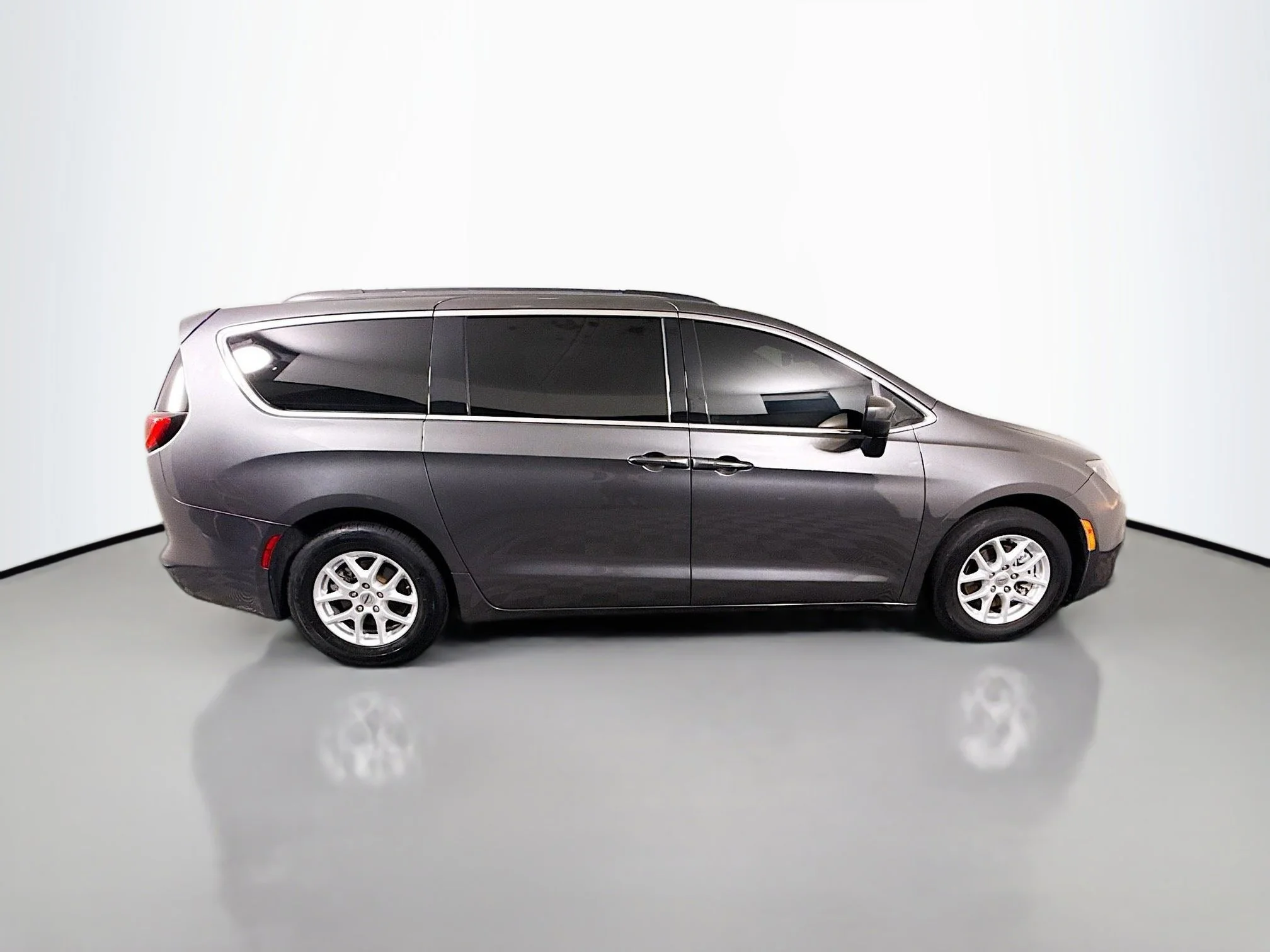 Used 2021 Granite Crystal Metallic Clearcoat Chrysler LXI image 8