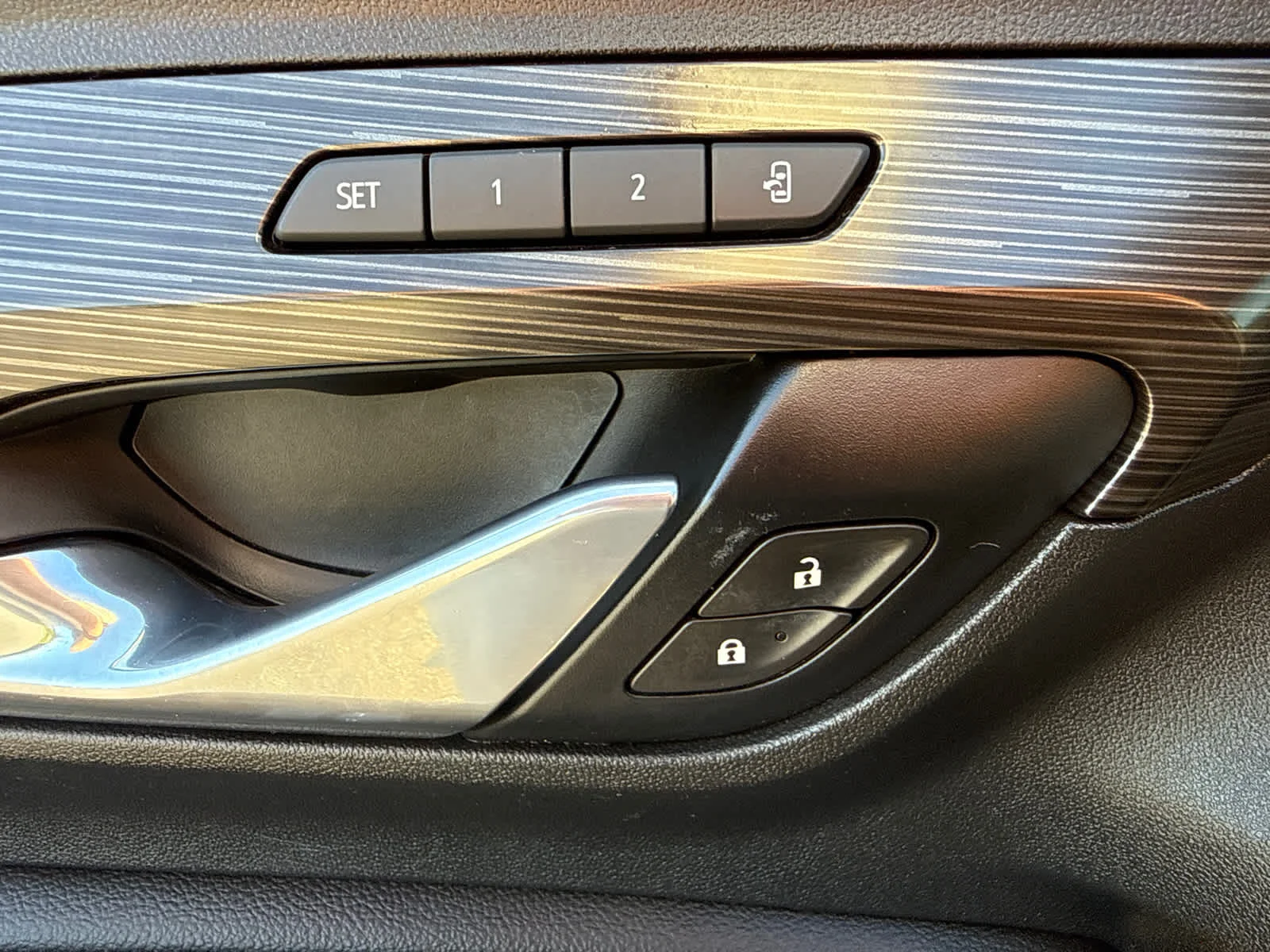 Used 2020 Satin Steel Metallic GMC SLT image 12