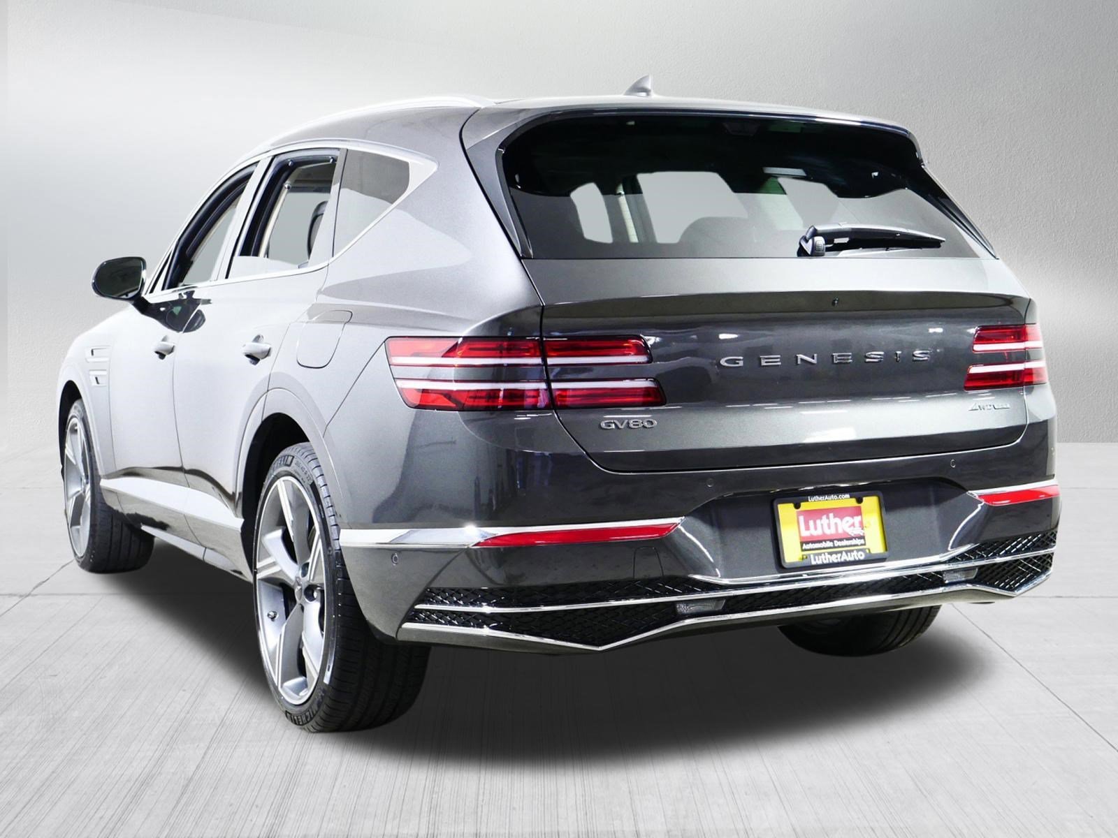 Certified Used 2025 Makalu Gray Genesis 3.5T Prestige image 5