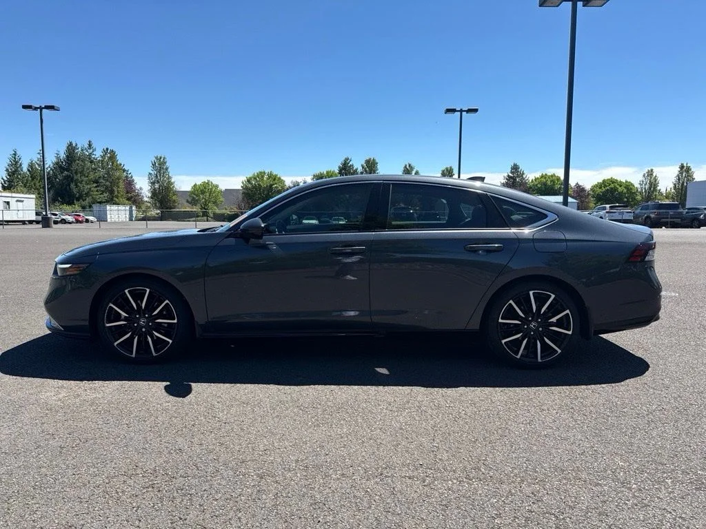 Used 2023 Canyon River Blue Metallic Honda Touring image 4