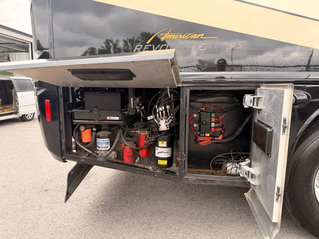 Used 2010 Black Fleetwood 42T image 32