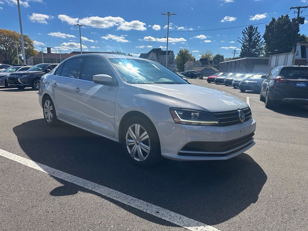Used 2017 White Volkswagen 1.4T S image 3