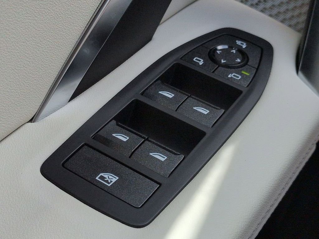 New 2026 Green Metallic BMW xDrive28i image 25