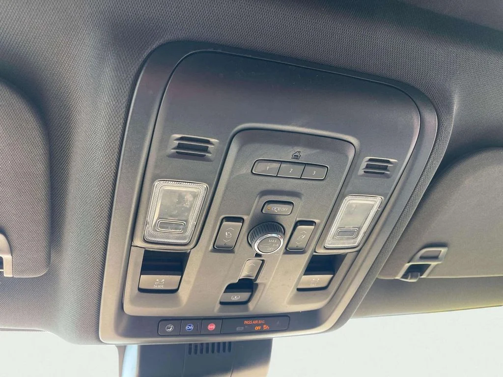 Used 2023 Black Chevrolet Premier image 17