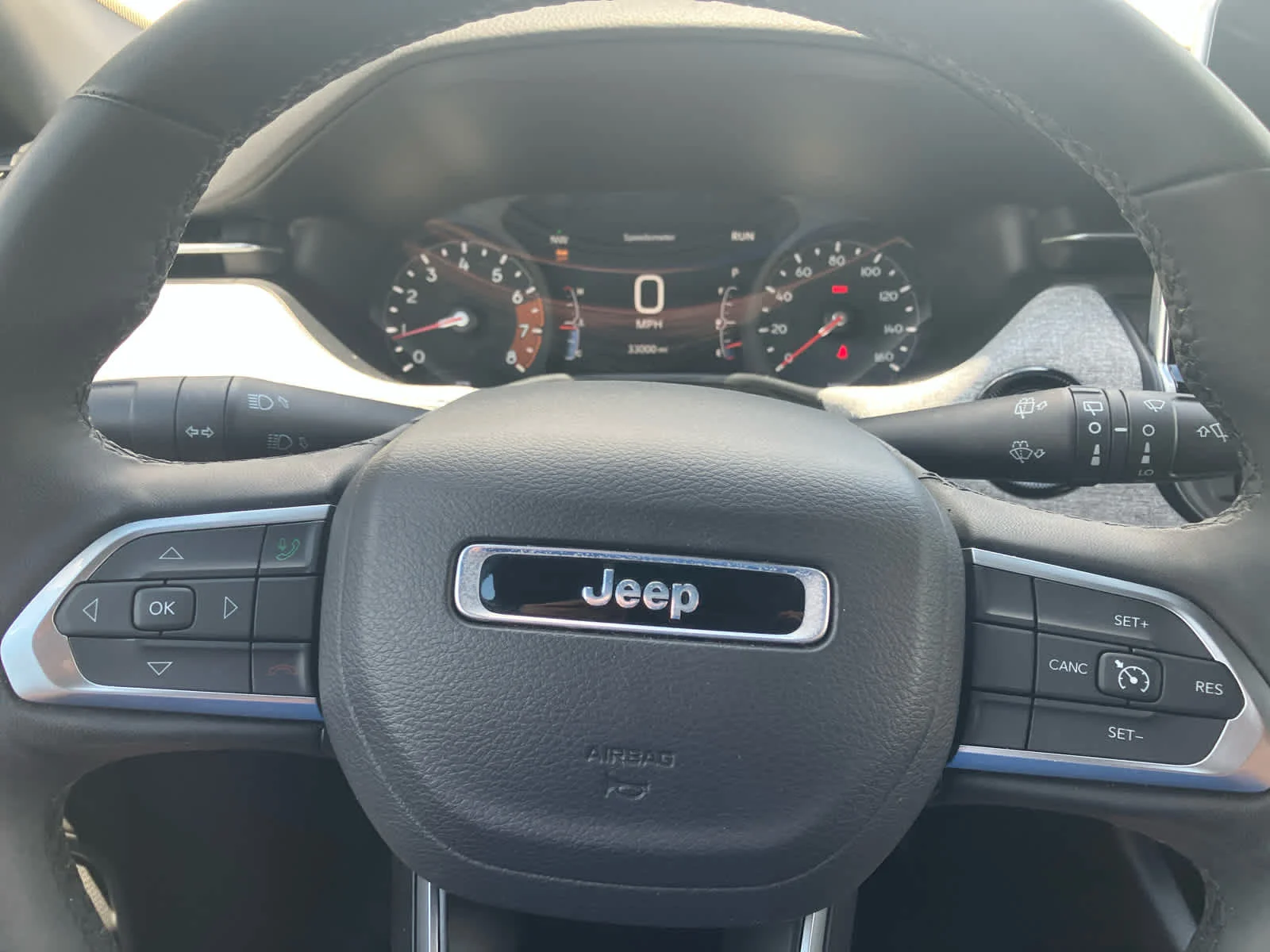 Used 2025 Diamond Black Crystal Pearlcoat Jeep Latitude image 14
