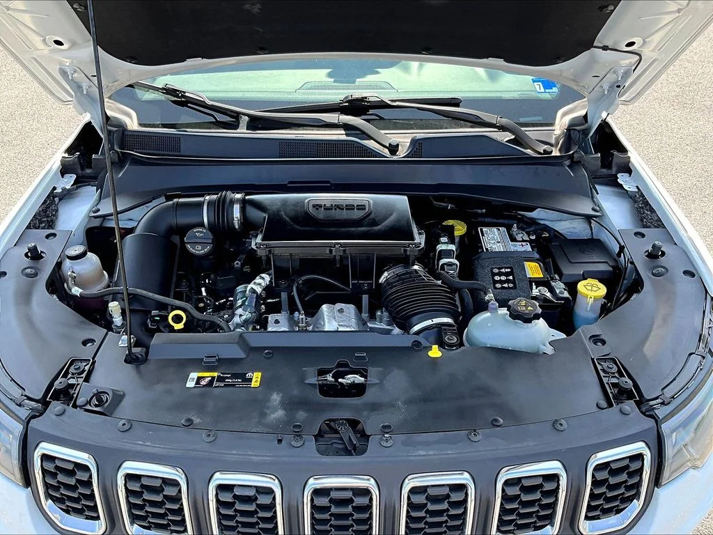 Certified Used 2024 White Jeep Latitude image 30