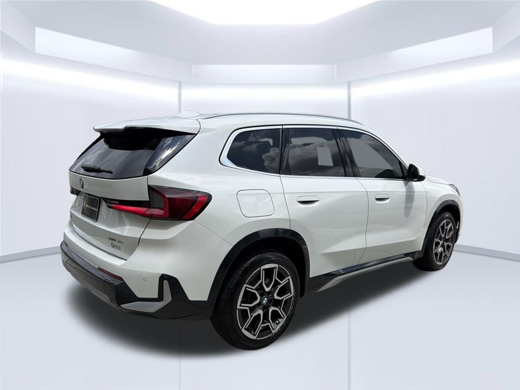 Used 2025 White BMW xDrive28i image 7