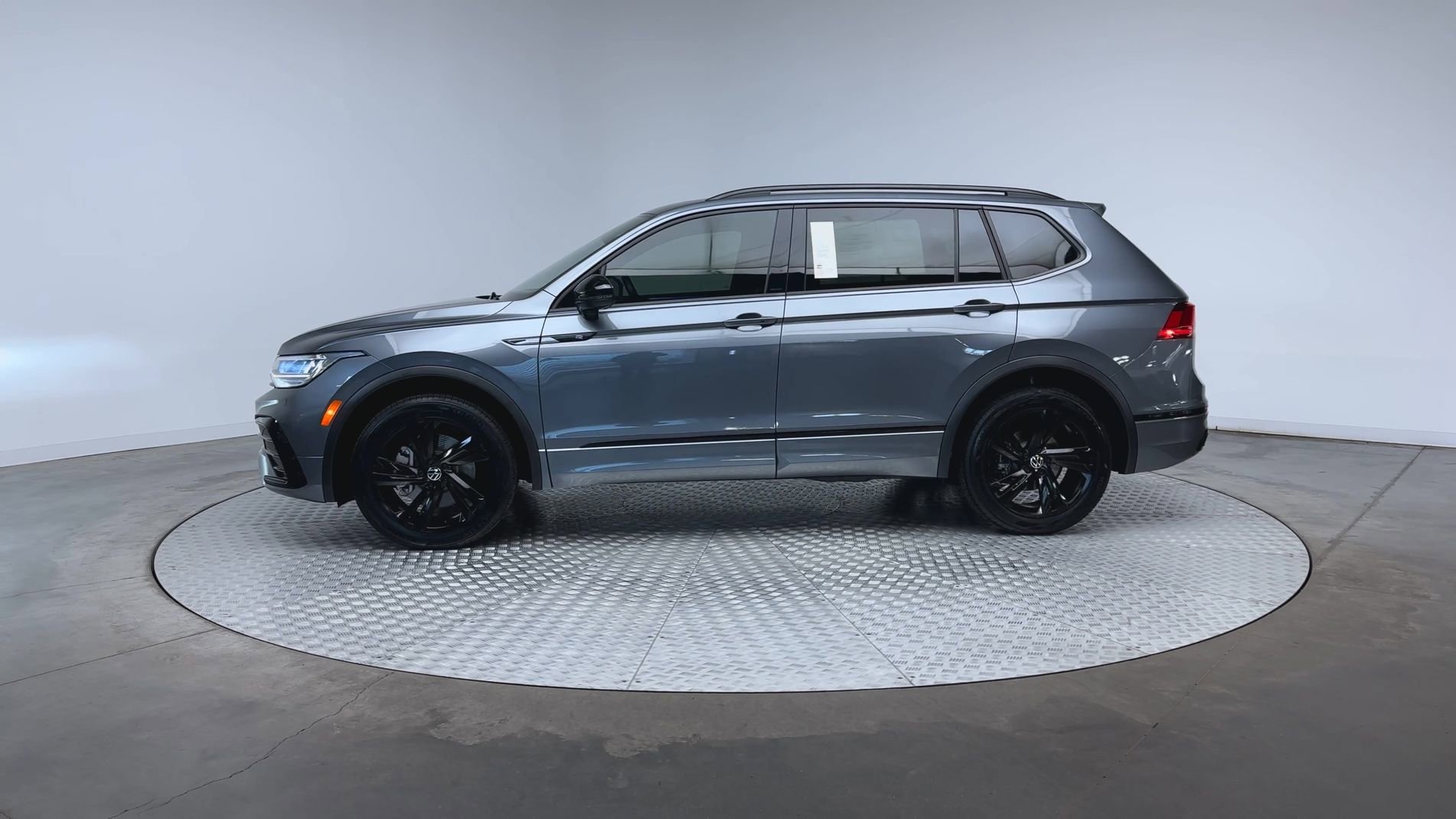 Used 2023 Gray Volkswagen SE R-Line Black image 5