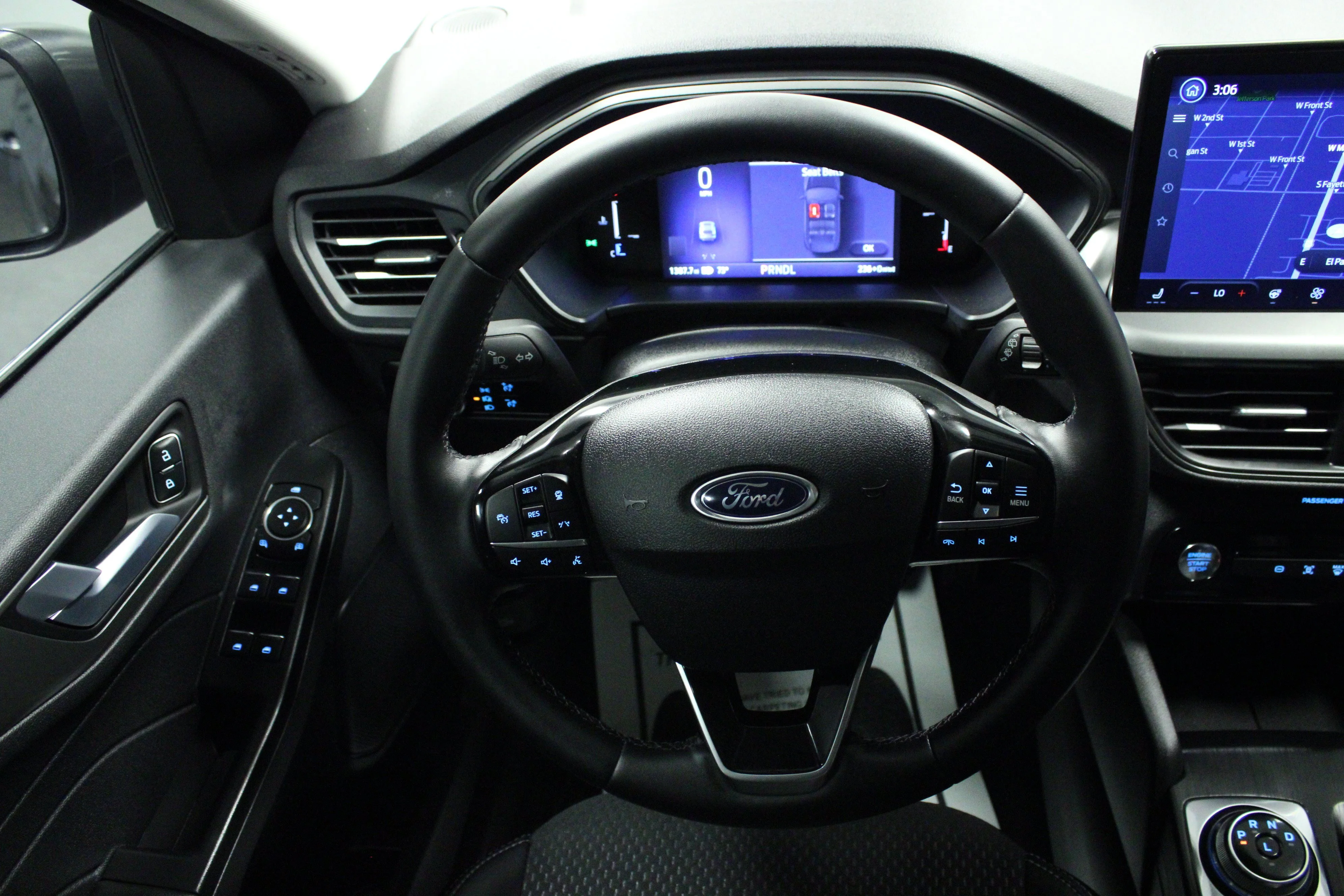 Used 2025 Gray Metallic Ford Base image 17