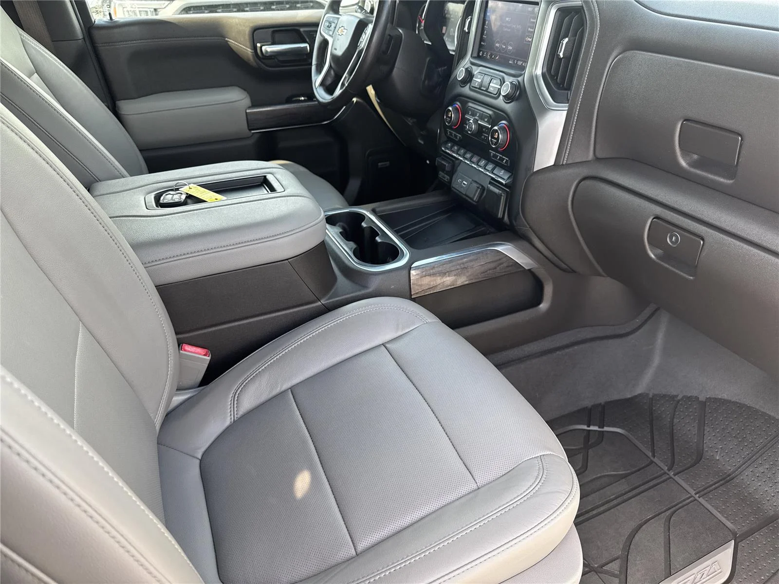 Used 2019 IRIDESCENT PEARL TRICOAT Chevrolet LTZ image 35
