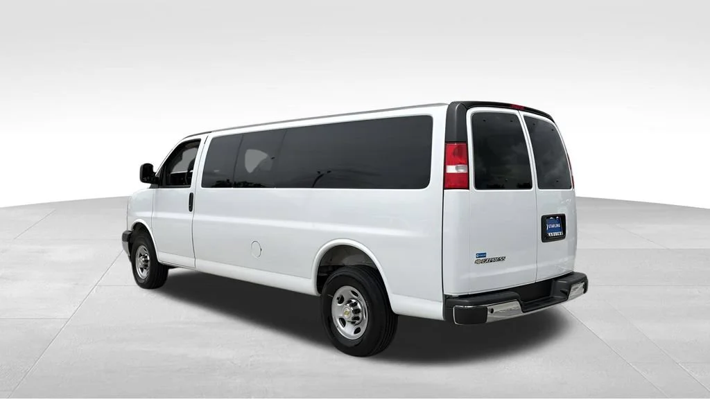 Used 2025 Summit White Chevrolet 1LT image 5