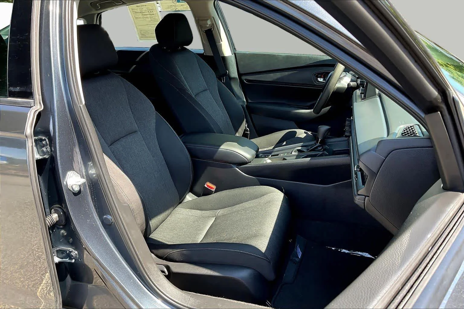 Used 2025 Meteorite Gray Metallic Honda SE image 9