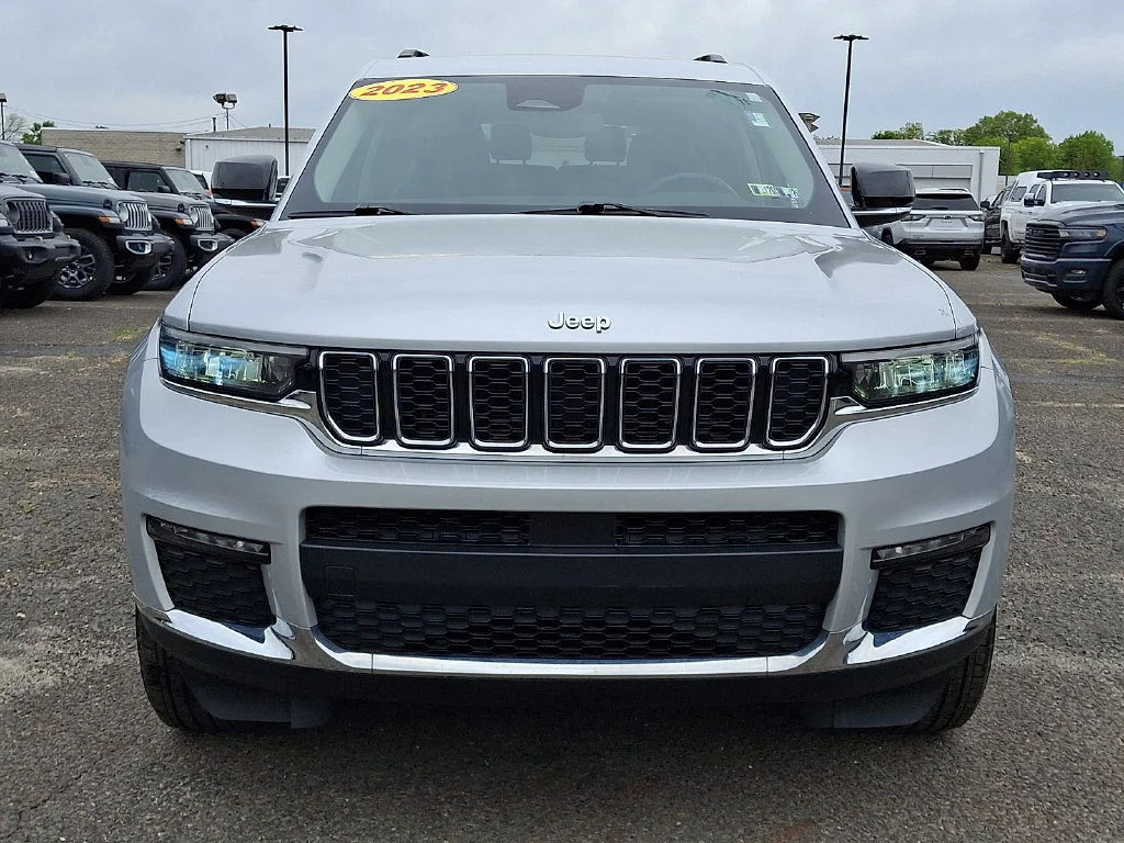 Used 2023 Silver Zynith Jeep Limited image 4
