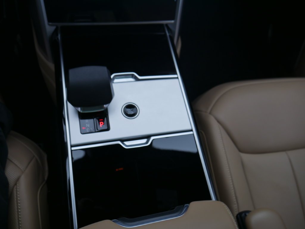 Used 2025  Land Rover Autobiography image 32