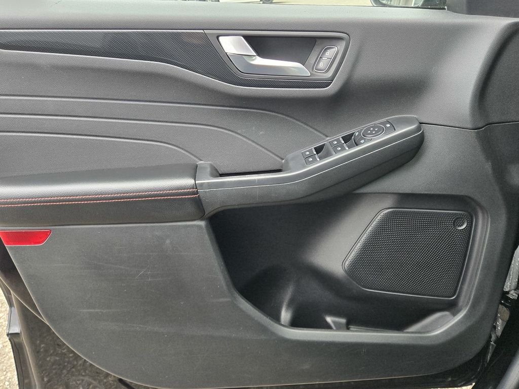 Used 2023 Agate Black Metallic Ford ST-Line image 26