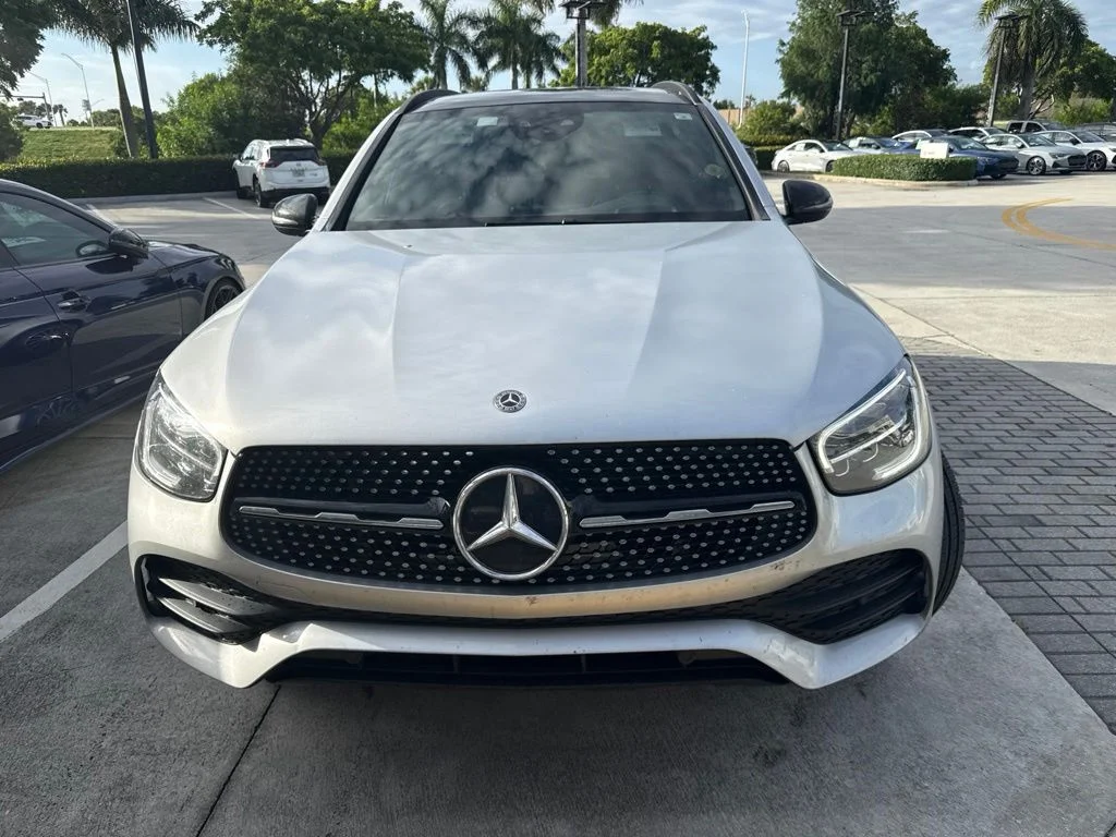 Used 2020 Silver Mercedes-Benz GLC 300 image 2