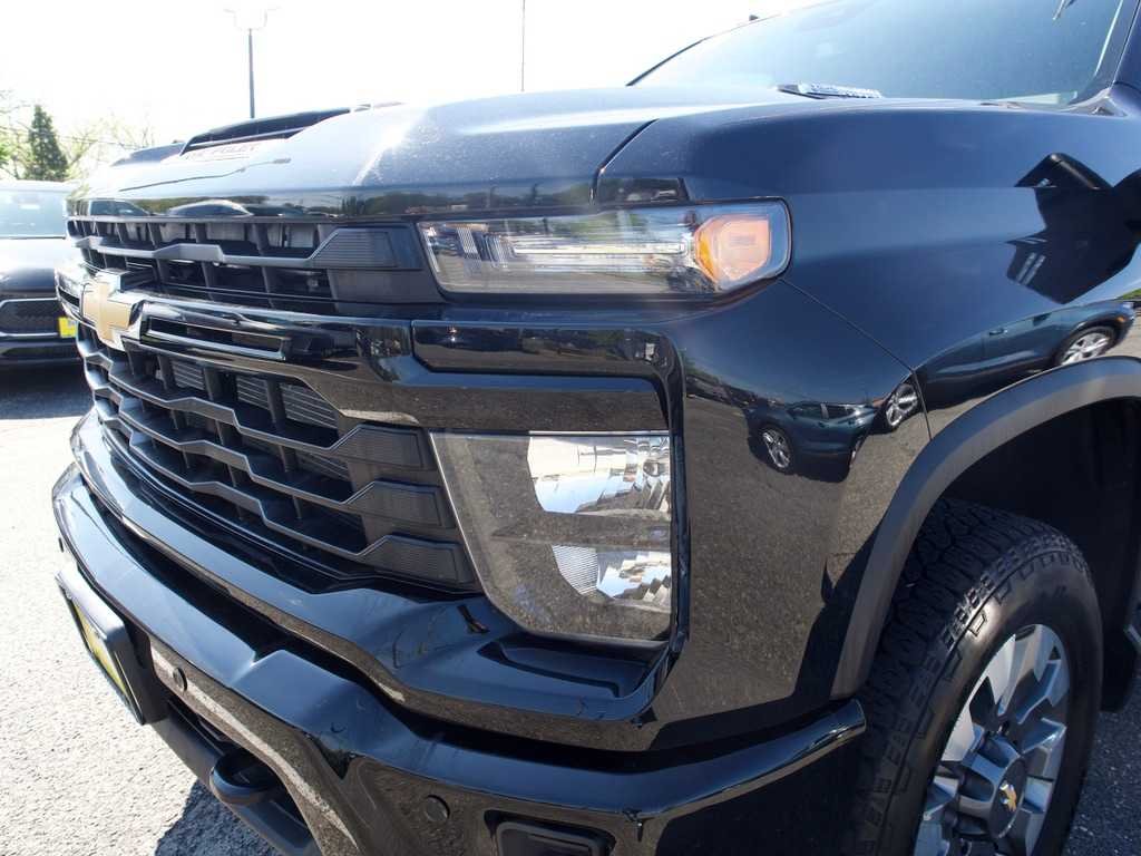 2025 Chevrolet Silverado 2500HD Custom - Photo 9