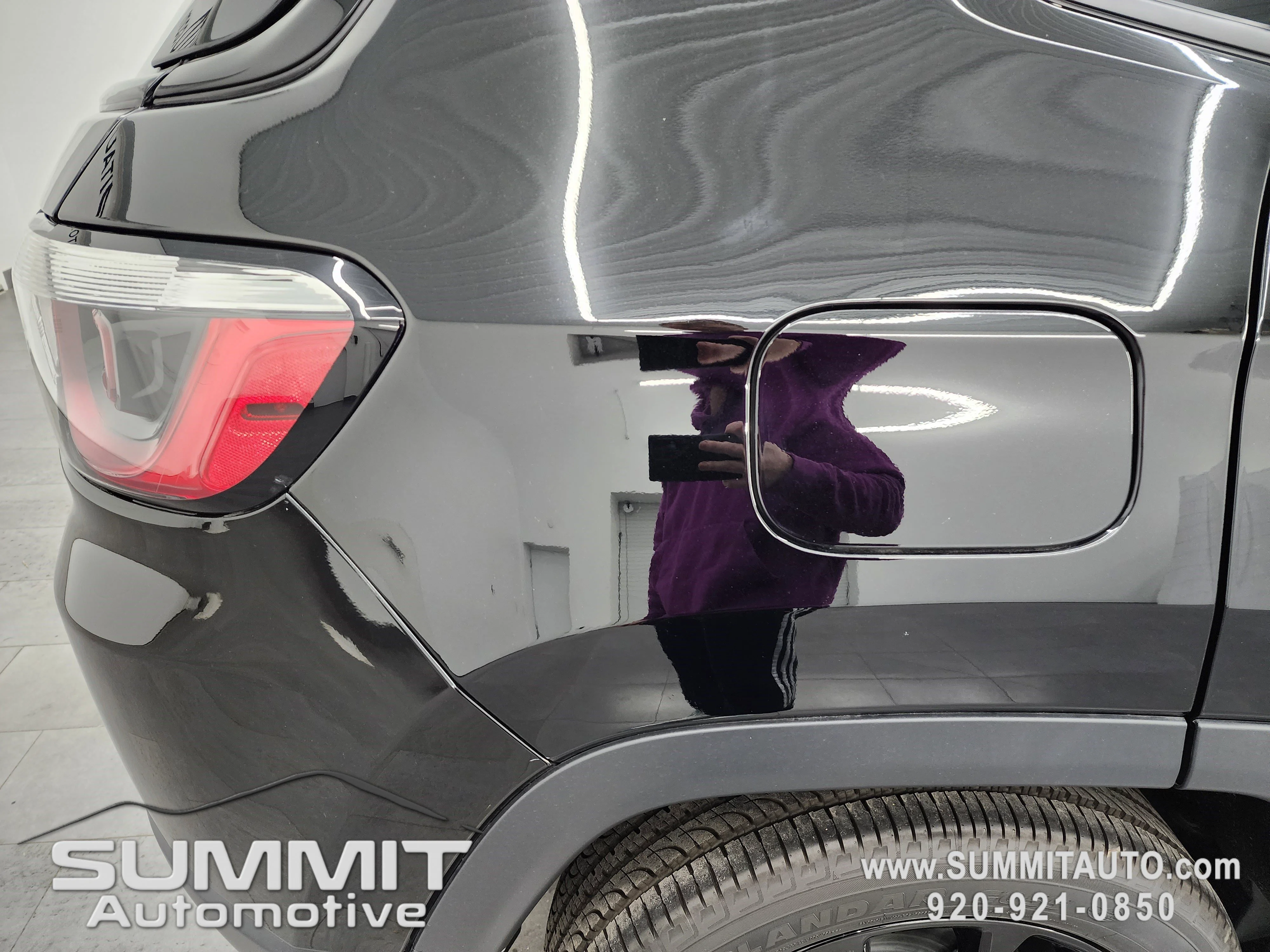 New 2026 Diamond Black Crystal Pearlcoat Jeep Latitude image 25