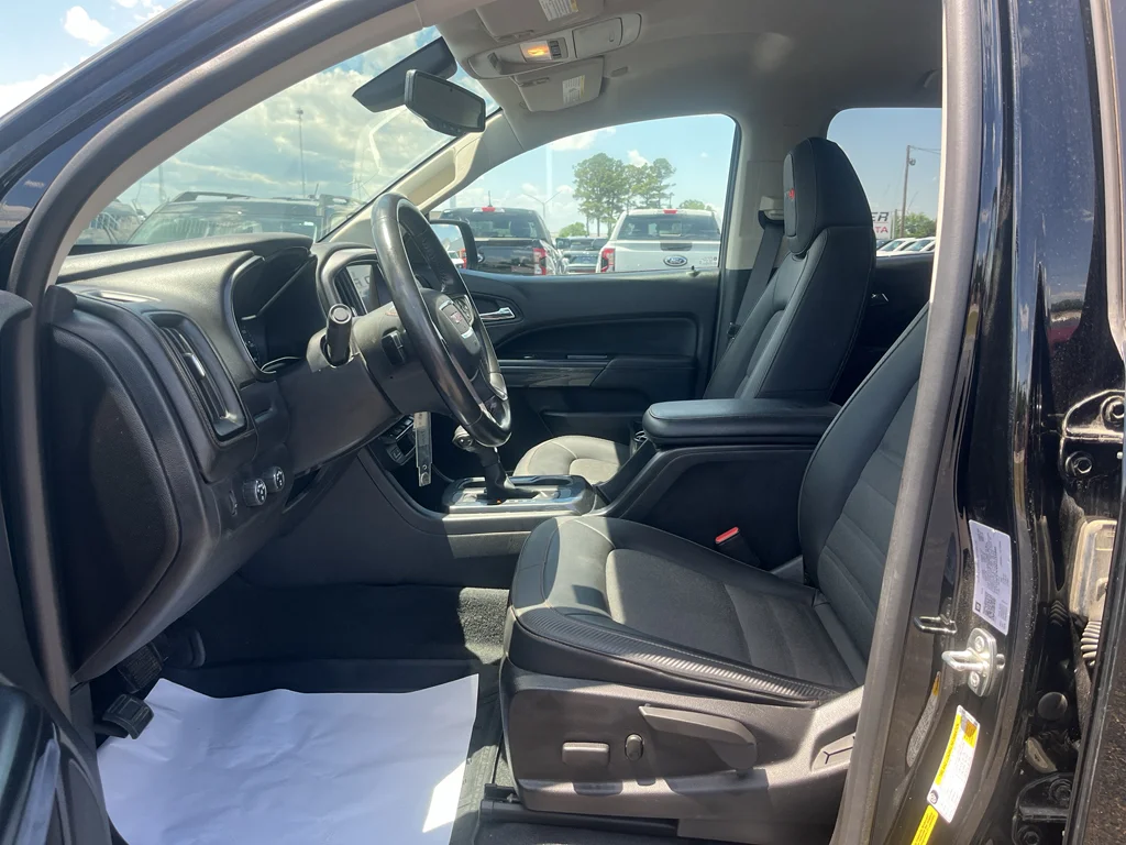 Used 2021 Onyx Black GMC 4WD AT4 w/Cloth image 10