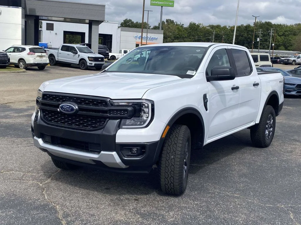 New 2026 Oxford White Ford XLT image 7