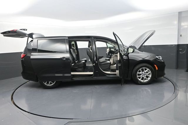 Used 2023 Black Chrysler Touring L image 35
