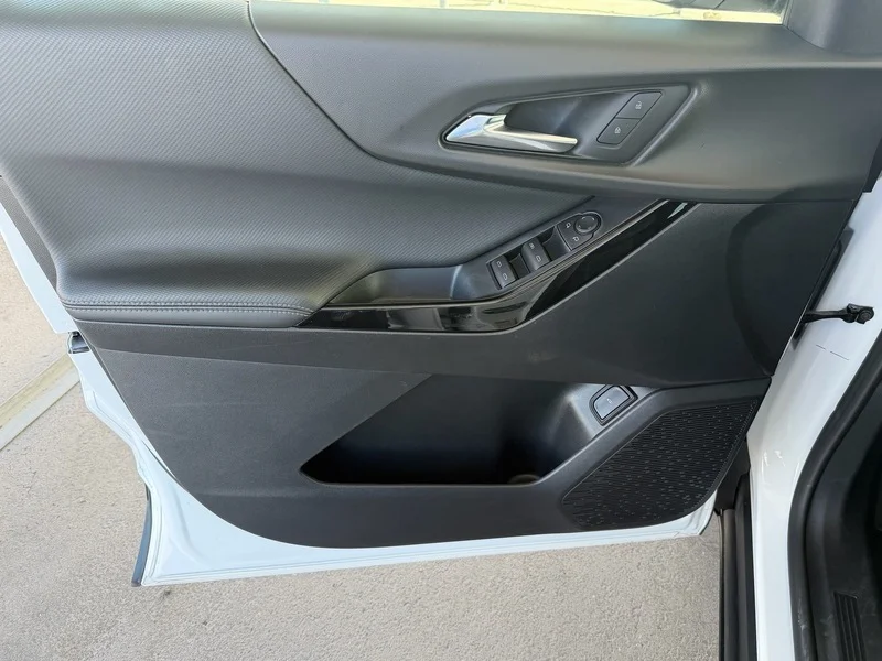Used 2026 Summit White Chevrolet LT image 17