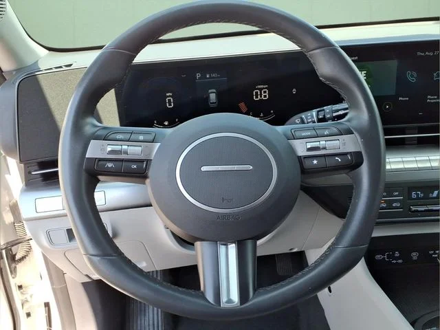 Used 2025 White Hyundai SEL image 22