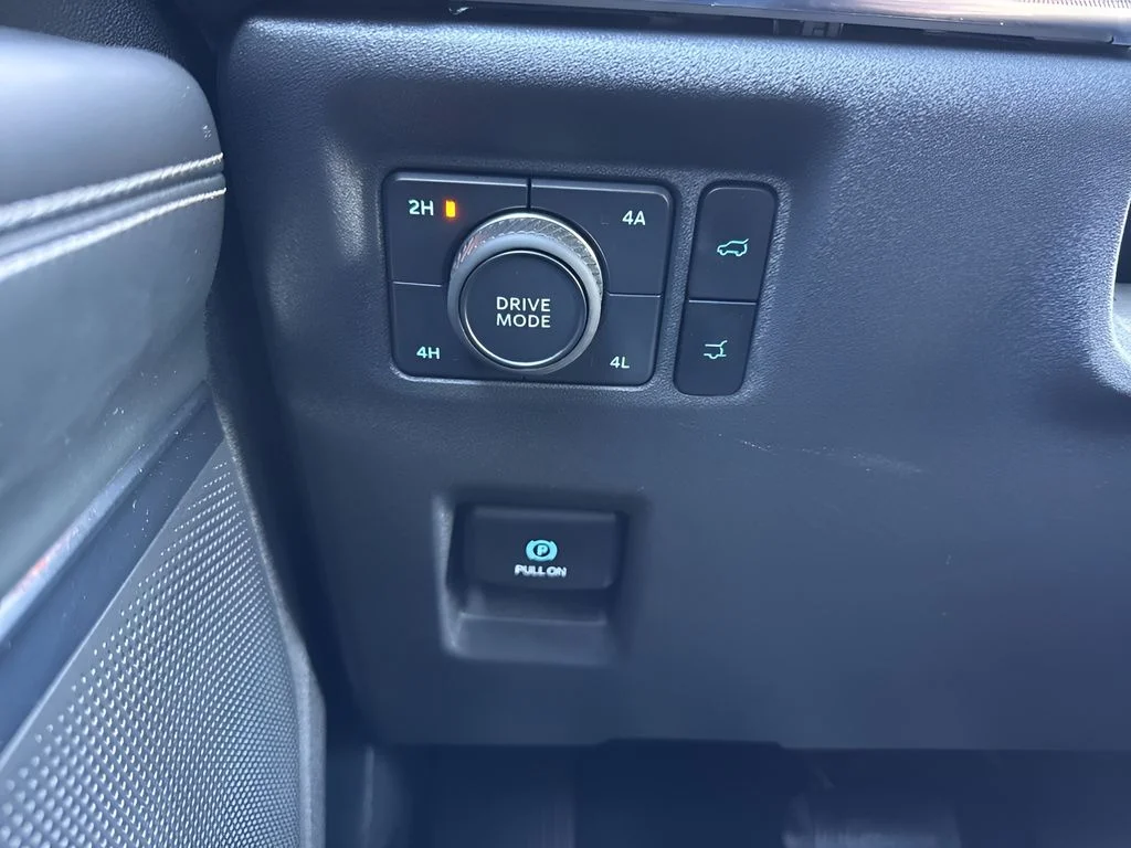 Used 2025 Silver Ford Platinum image 29