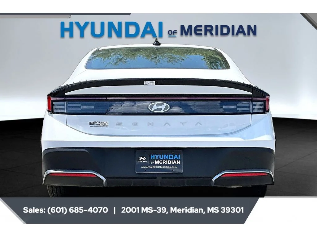 Used 2025 Serenity White Hyundai SE image 4