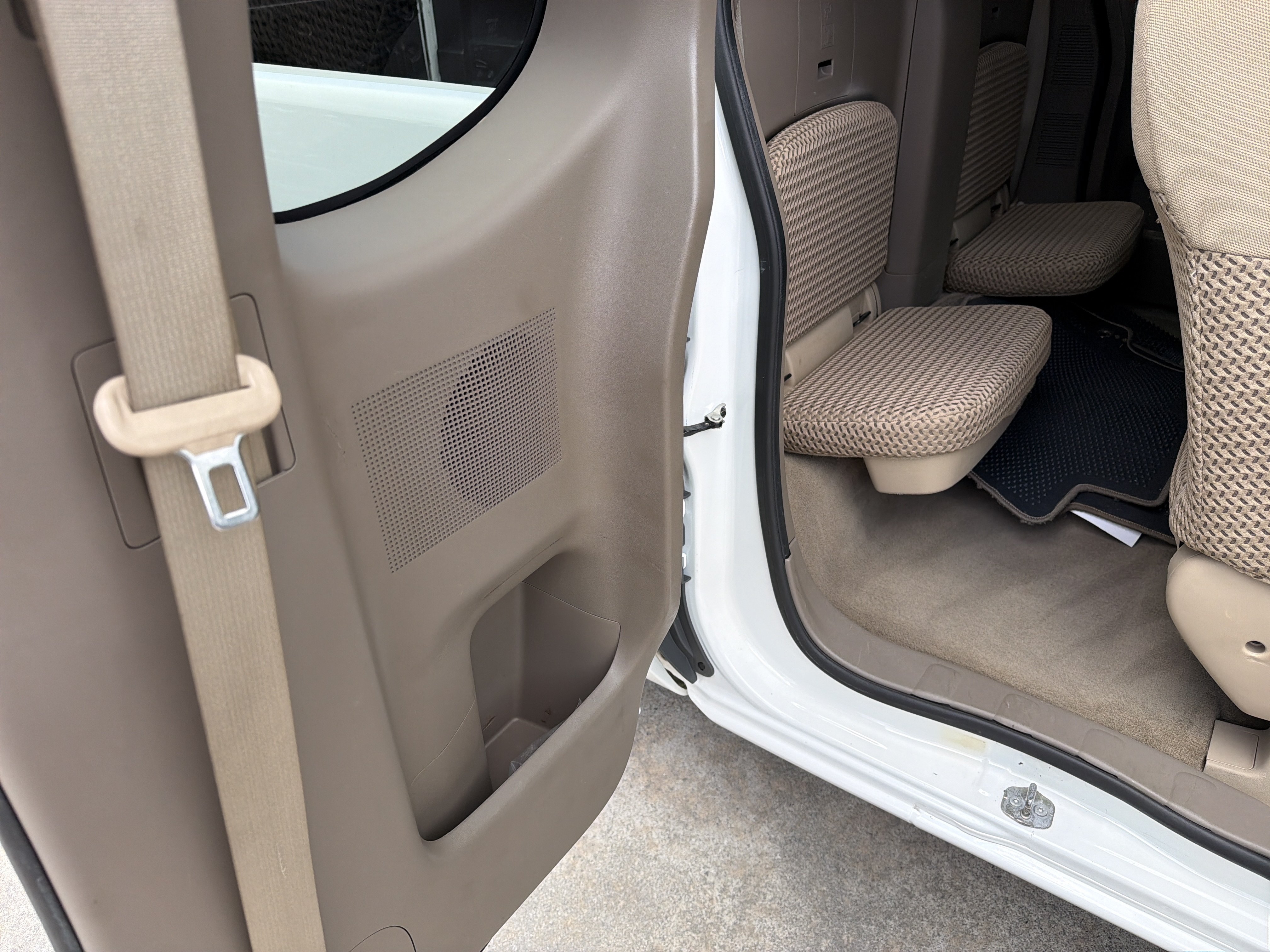 Used 2017 Glacier White Nissan SV image 17