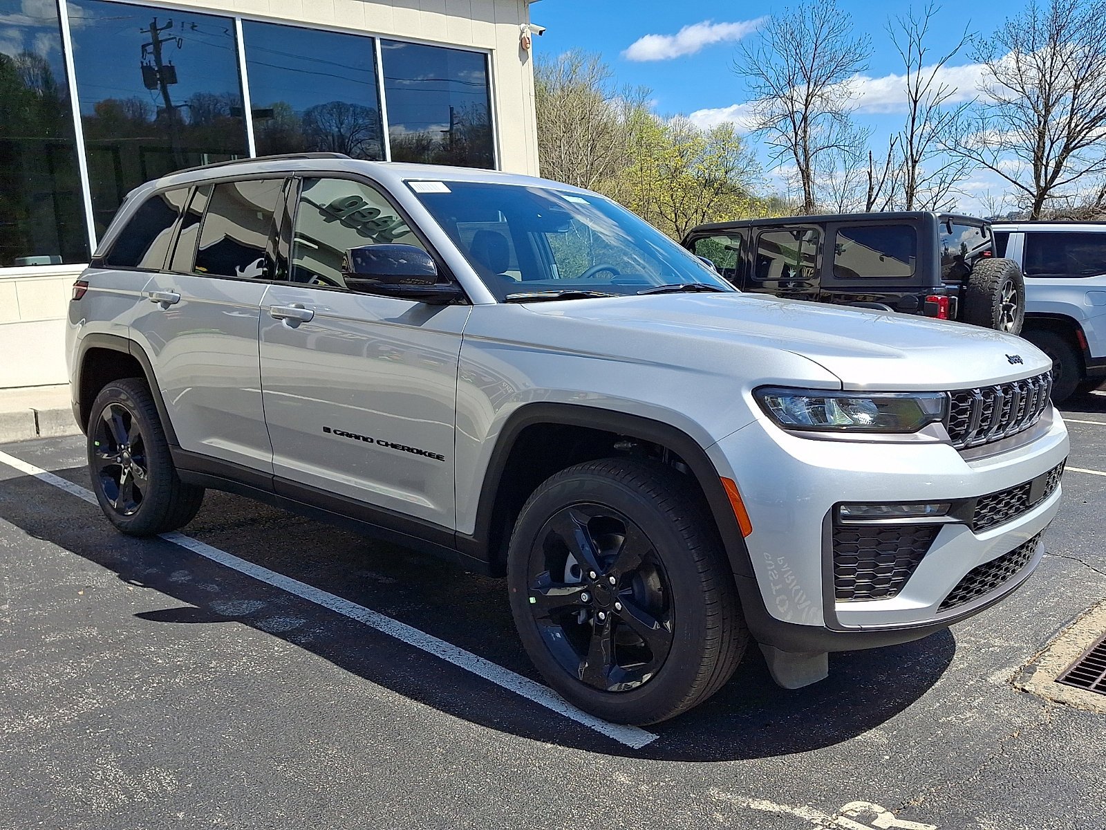 New 2026 Silver Zynith Exterior Paint Jeep Limited image 2