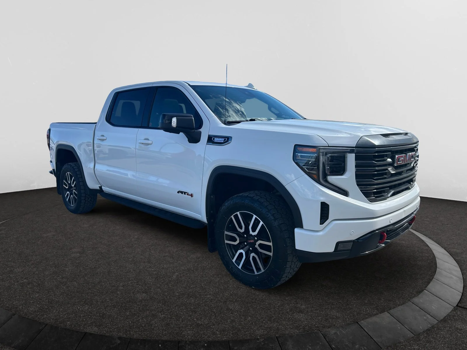 Used 2022 White GMC AT4 Crew Cab image 7