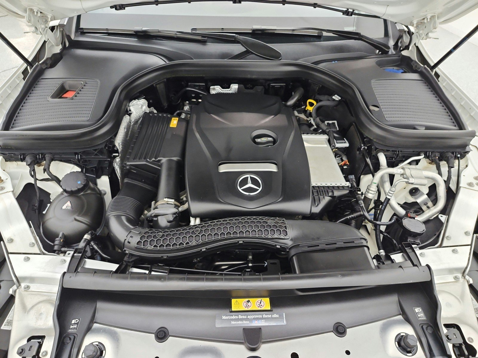 Used 2019 Polar White Mercedes-Benz GLC 300 4MATIC® SUV image 16