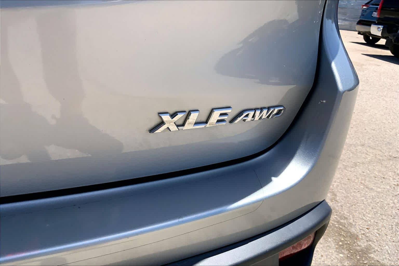 Used 2018 Celestial Silver Metallic Toyota XLE image 10
