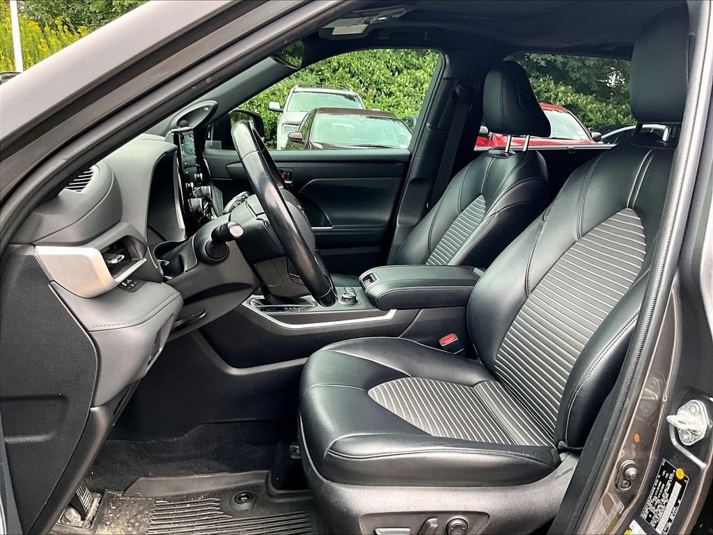 Used 2022 Gray Toyota XSE image 4