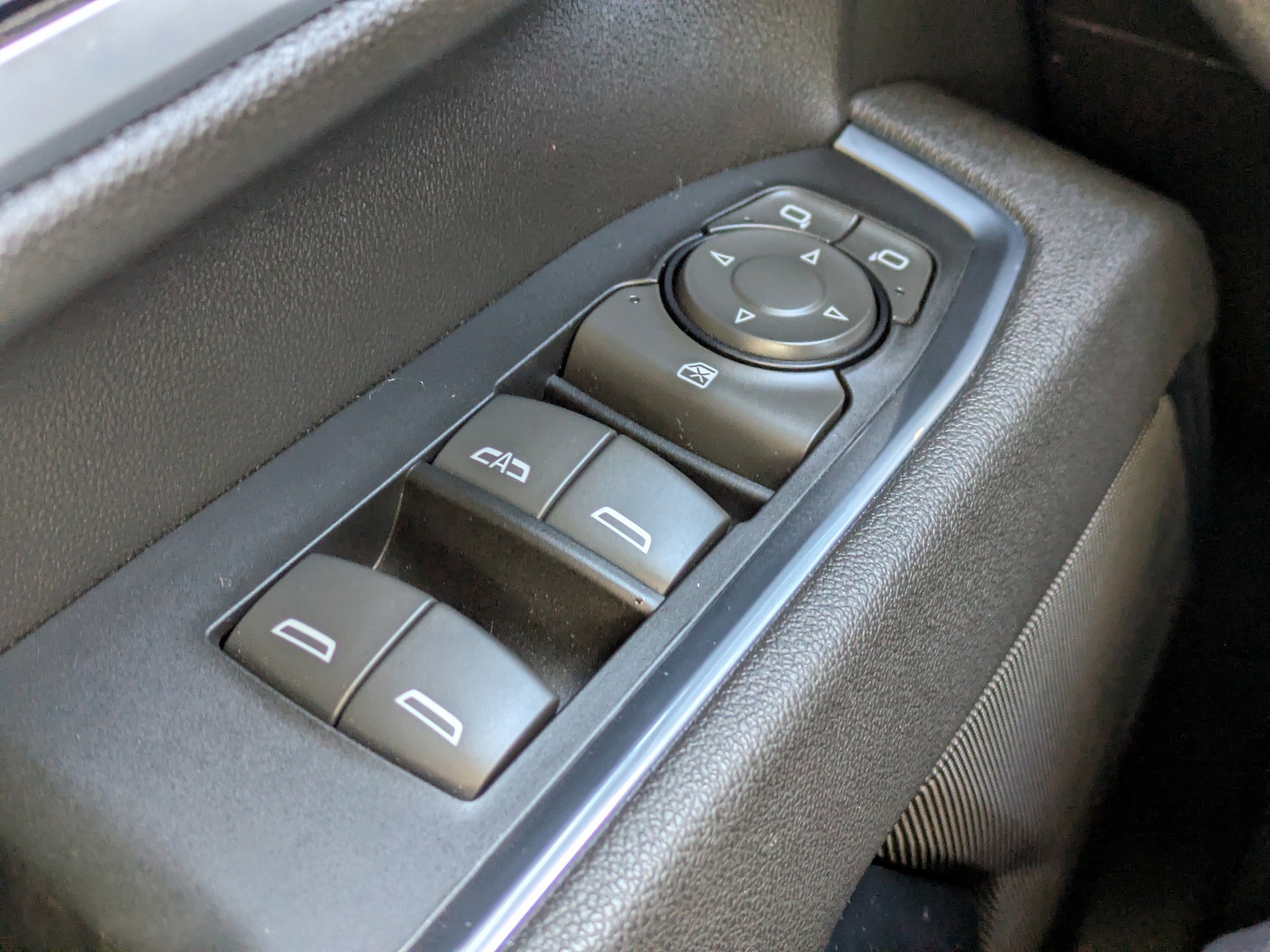 Used 2025 Summit White Chevrolet LT image 24