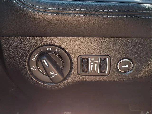 Used 2023 White Dodge SXT image 21